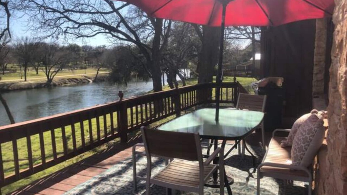 Glen Rose House | Family Friendly Spacious home on the Paluxy River