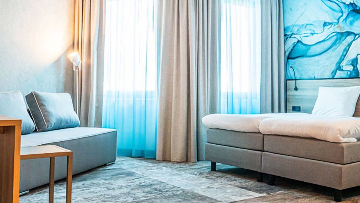 Scheveningen Badplaats Hotel | Family Friendly stay - Enjoy Modern Amenities, Scenic Outdoor & Beach access