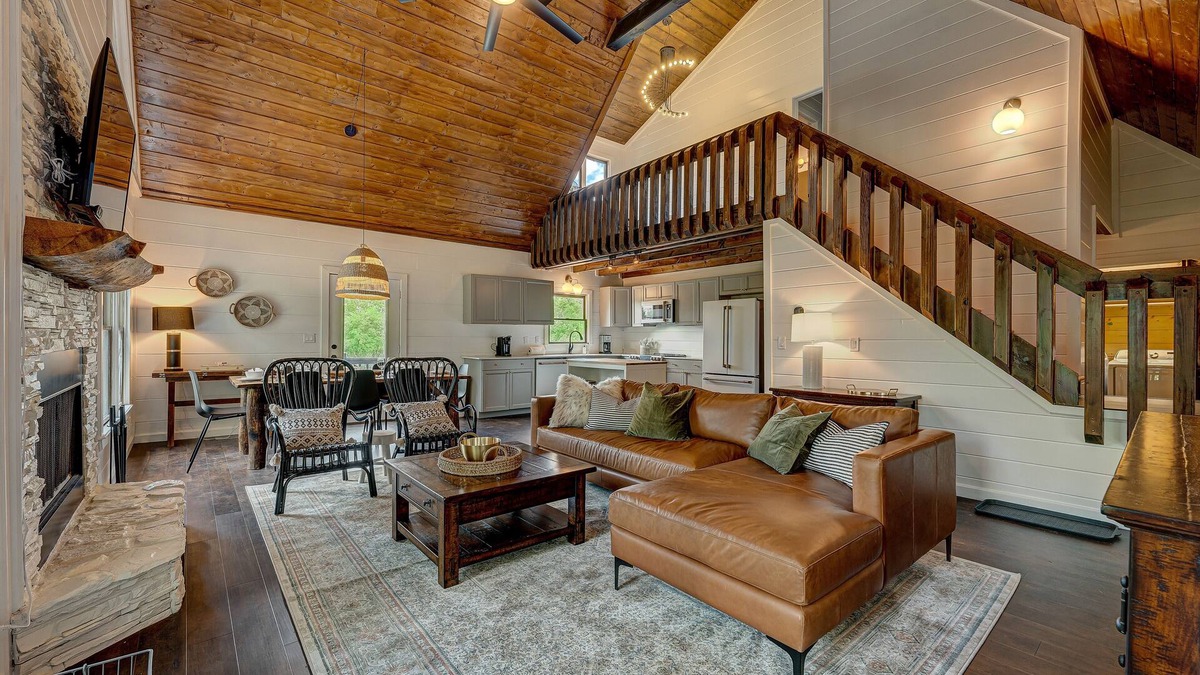 Morganton Cabin | Family Friendly! Sunset + Mtn Views, Fire Pit, Hot Tub, Game Room - Golden TEE!