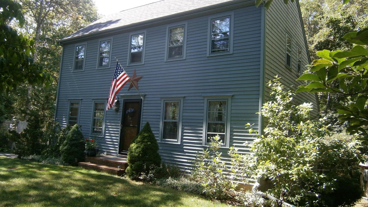 Hyannis Cottage | Family Friendly Traditional Salt Box w/Central Air - Beach Pass Included