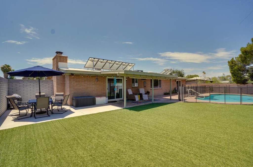 Casas Adobes House | Family-Friendly Tucson Retreat with Pool and Yard!