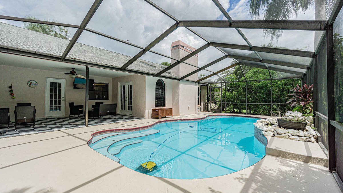 Elfers House | Family friendly pool home/3 bed 2 bath/pet friendly/near Beaches and Tampa