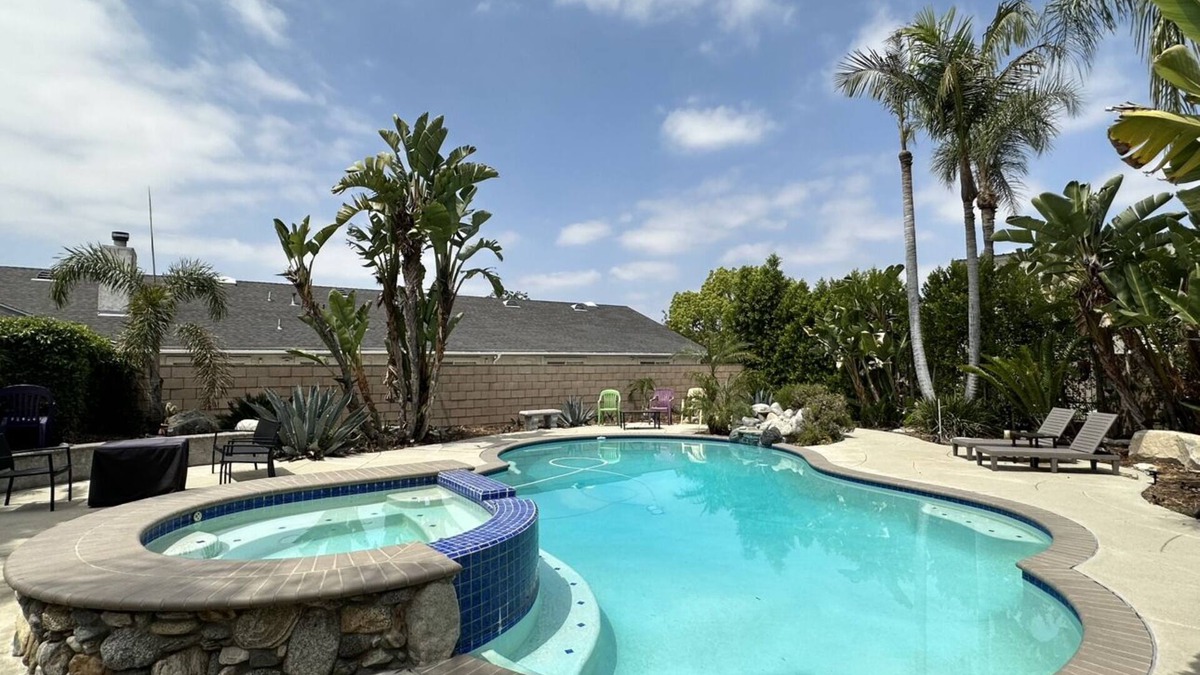 Rowland Heights House | Family- Friendly Villa with Pool + BBQ + Fire-pit, close to Disney & Water Park