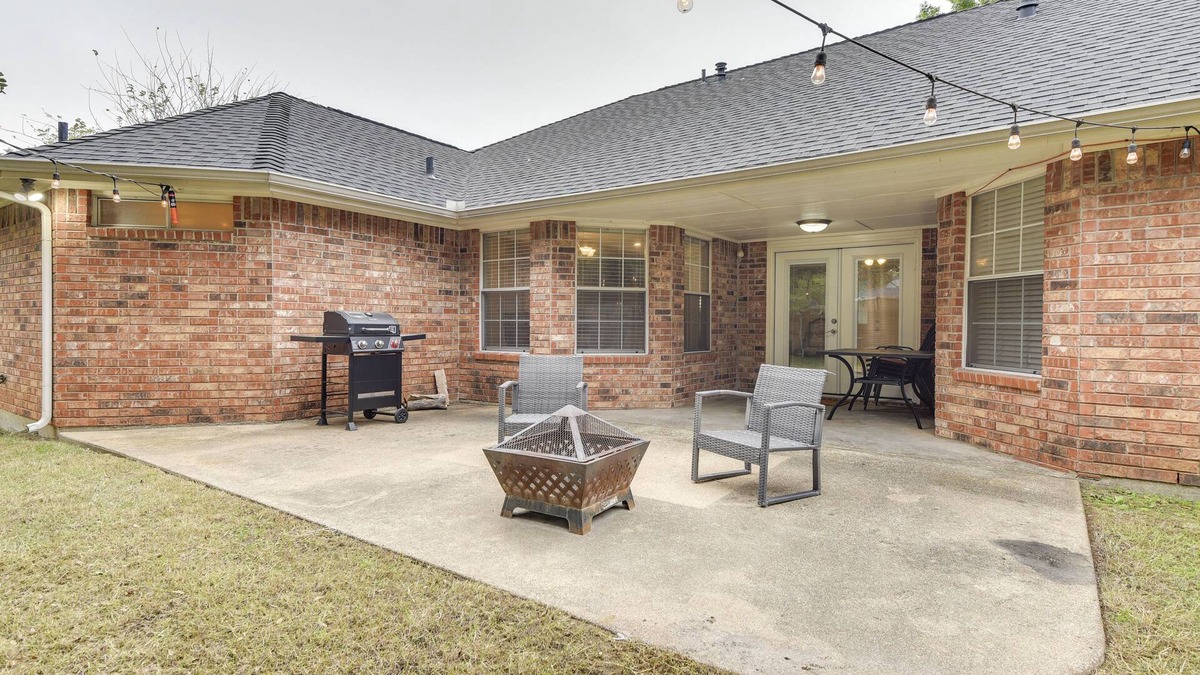 Waxahachie House | Family-Friendly Waxahachie Home w/ Patio & Yard!