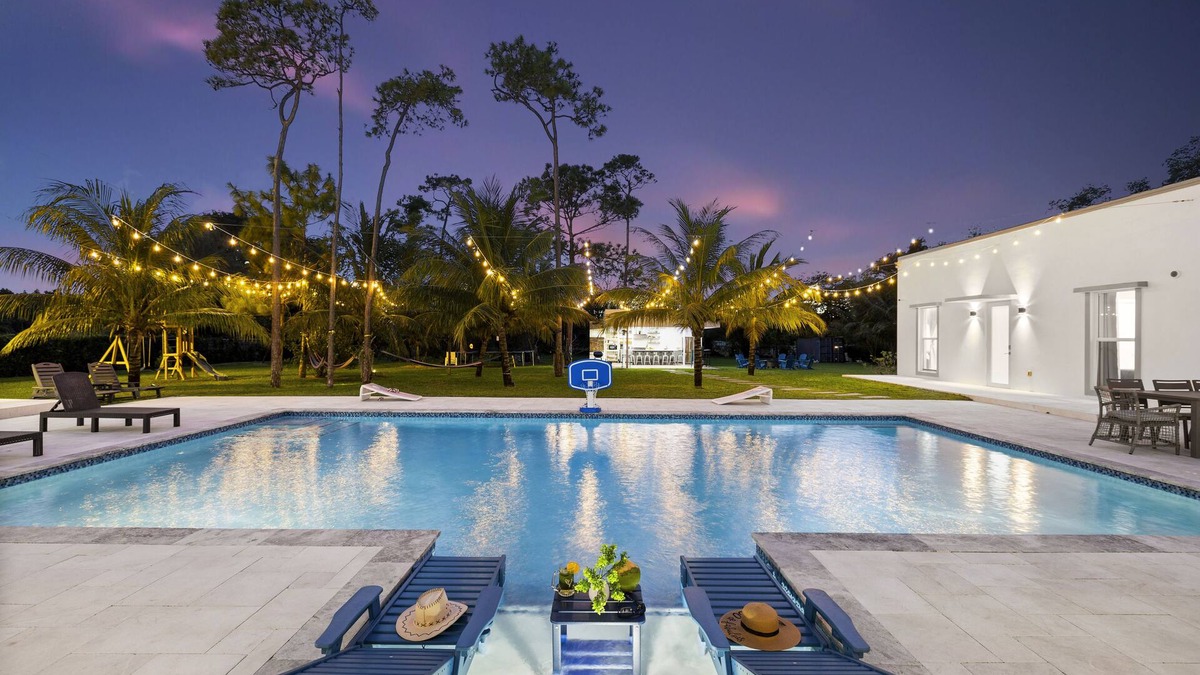 Princeton Villa | Family/Friends Getaway in The White House of Miami