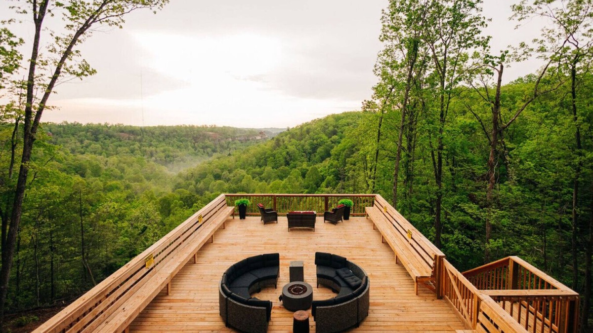 Frenchburg Cabin | Family & Friends Retreat | HotTub | Views | Arcade