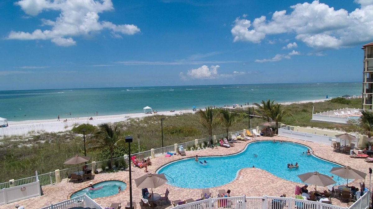 Treasure Island Condo | Family Fun 2BR with Balcony near John's Pass