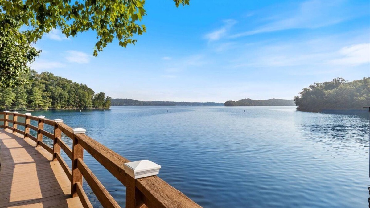 Osage Beach Condo | Family Fun at Lake Vibin' Lazy Days Osage Beach w/2 Pools, Playground, Games & Calm Water