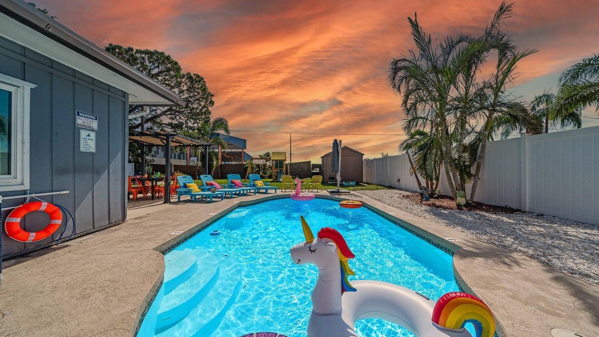 South Bradenton House | Family Fun Oasis | Heated Pool, Hot Tub & Arcades