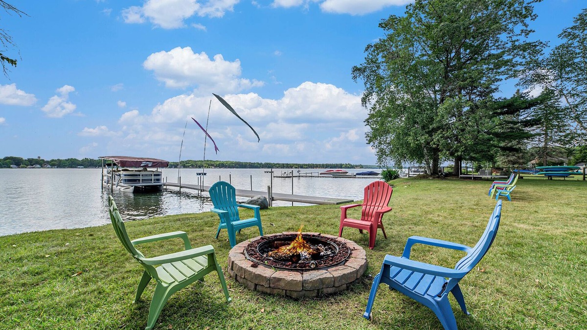 Gaylord House | Family Fun on Otsego Lake - HUGE yard, kayaks, paddleboards, zip line and more!