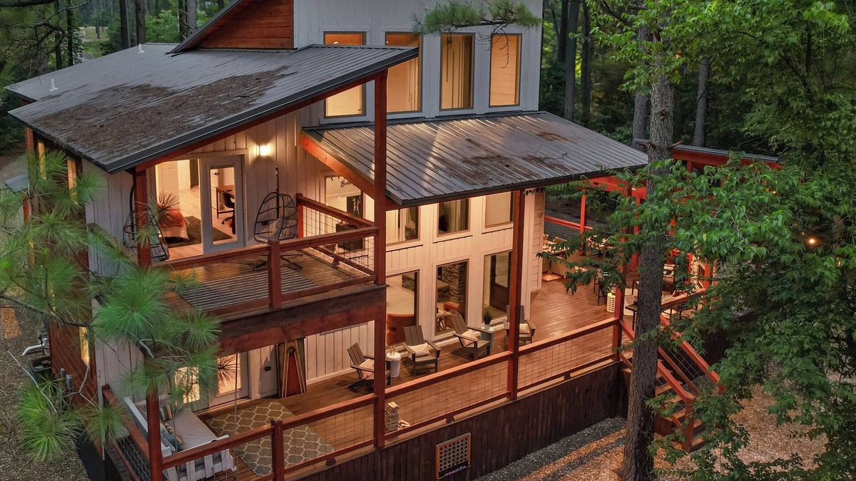 Pickens Cabin | Family FUN Paradise:Treehouse,Daybed,Arcade!