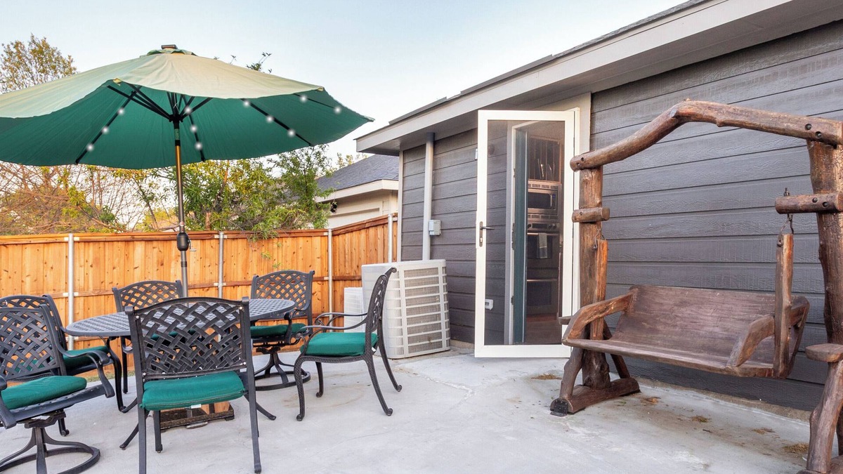 Dallas House | Family Game Room, XL Patio, 2 Kings & Secret Massage Nook– Group Getaway for 12