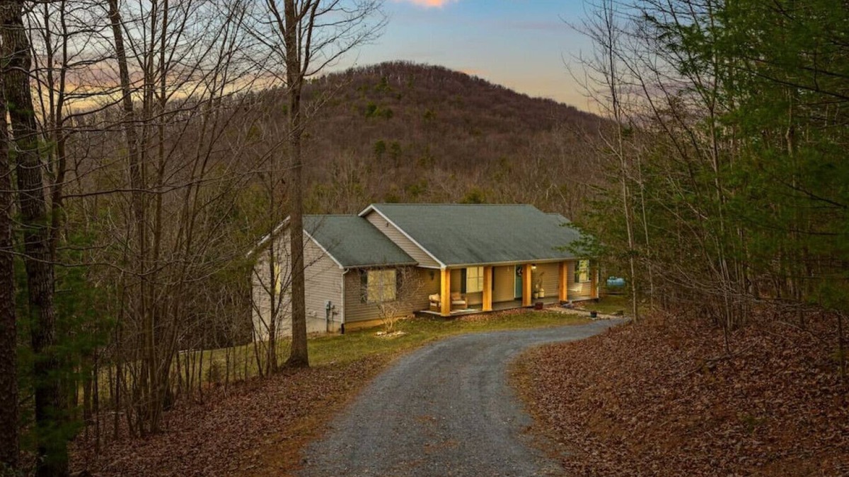 Luray House | Family Getaway at Cross Mountain