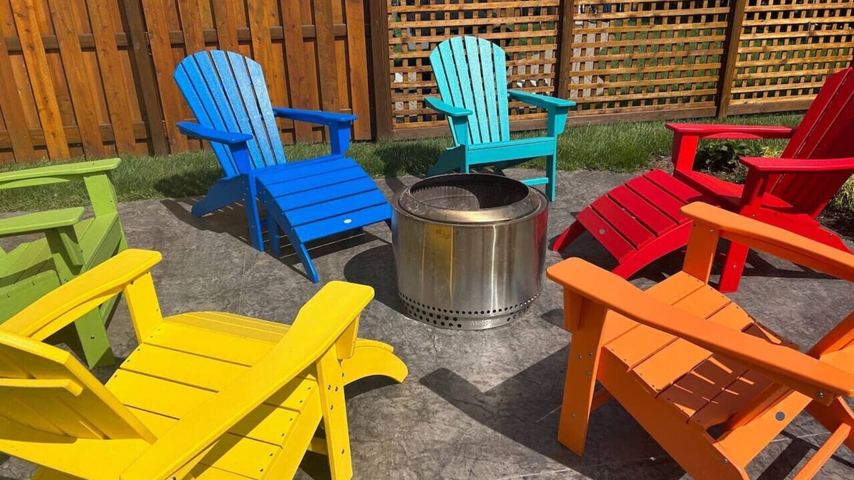 Huron House | Family Getaway to Lake Erie with Private Beach Access