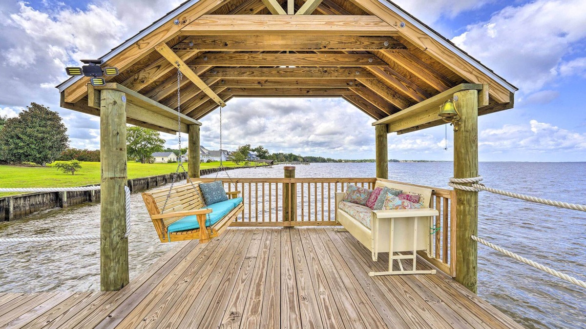 Currituck House | Family Getaway w/Pier on Currituck Sound