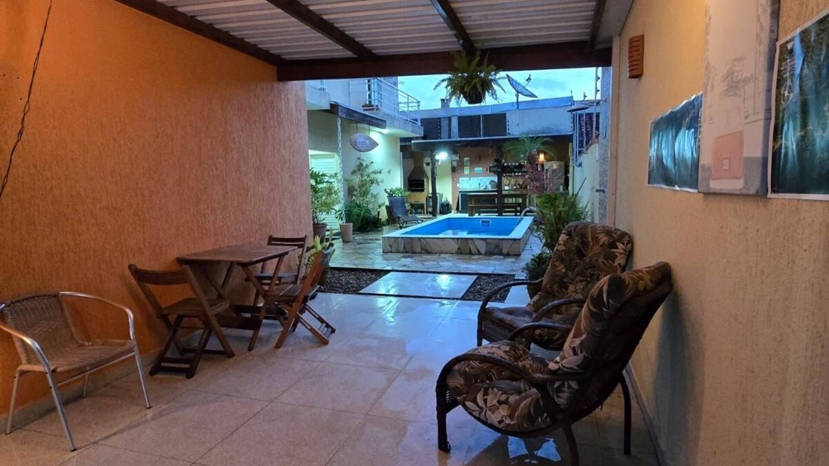 Maranduba House | Family house - Suites with air conditioning, swimming pool and barbecue, 250m from Sapê beach.