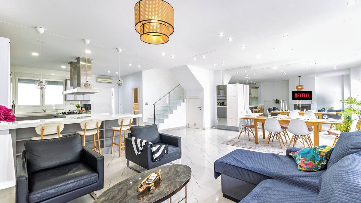 Poblats Maritims Apartment | Family Home 9 Pax|Smart TV|Central|Beach|Coffee|AC