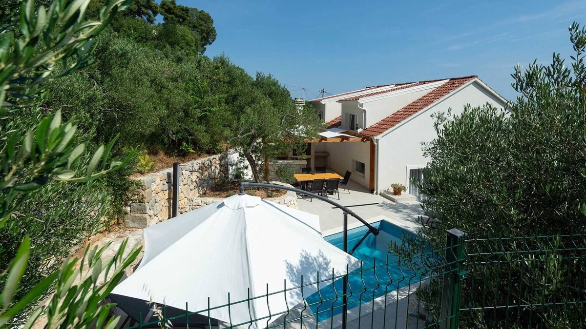 Pisak Villa | Family home in Pisak with a pool and olive garden
