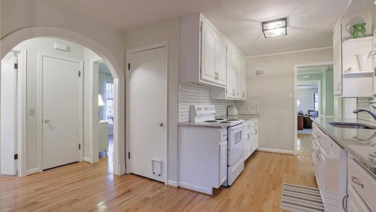 Roeland Park House | Family Home in the Heart of KC Minutes away from The Plaza, Westport, & P&L!