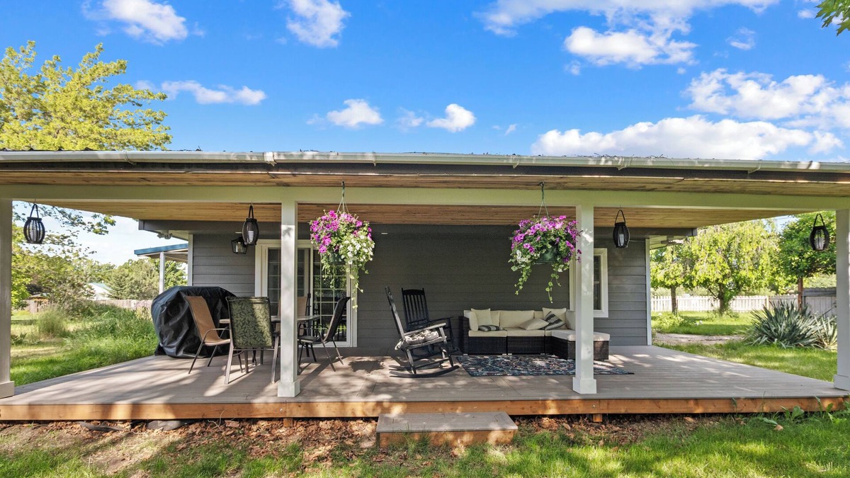 La Grande House | Family Home on 1 Acre w/Deck, Coffee Bar & Orchard