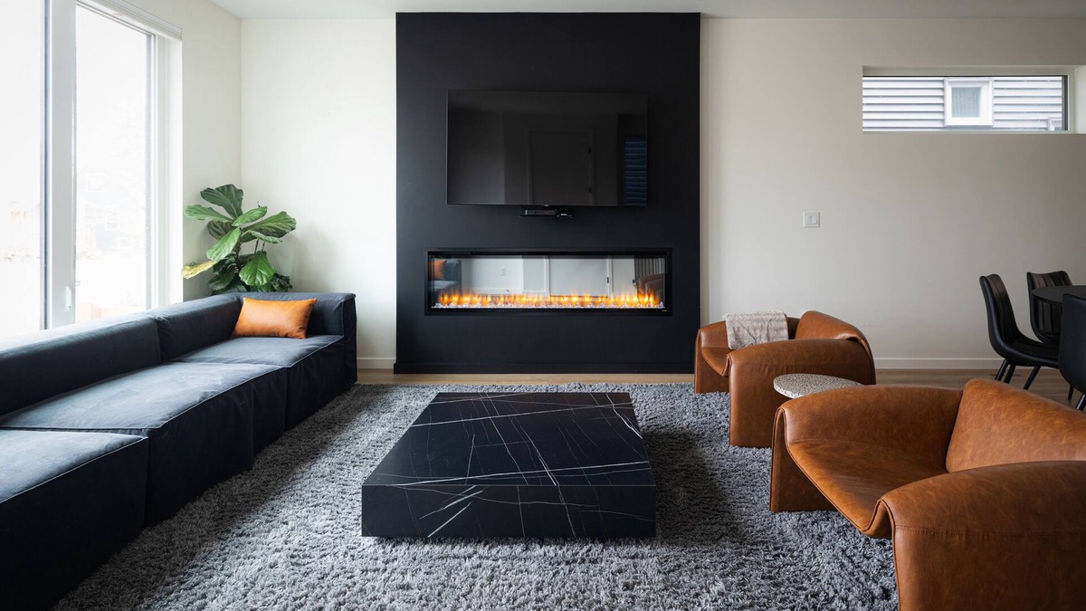 Southeast Edmonton House | Family Home | Rooftop Patio | King | Fire Table | GYM