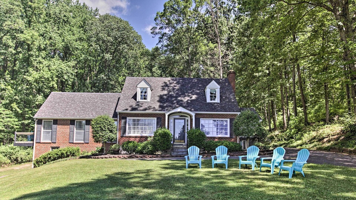 Afton Cottage | Family Home w/ Yard & Patio - 1 Mi to Vineyards!