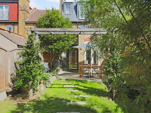 Whitton House | Family Home - Whitton Green Oasis Pass The Keys