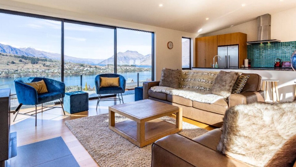 Queenstown House | Family Home with a View