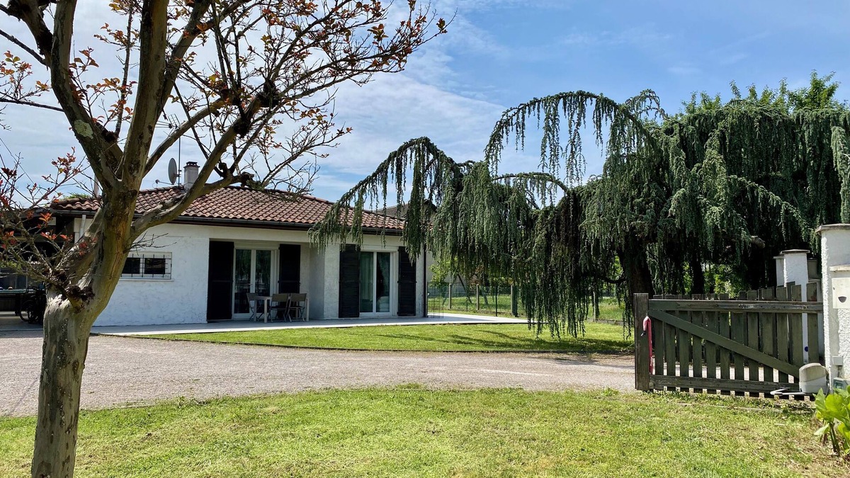 Merignac House | Family home with large garden and play area