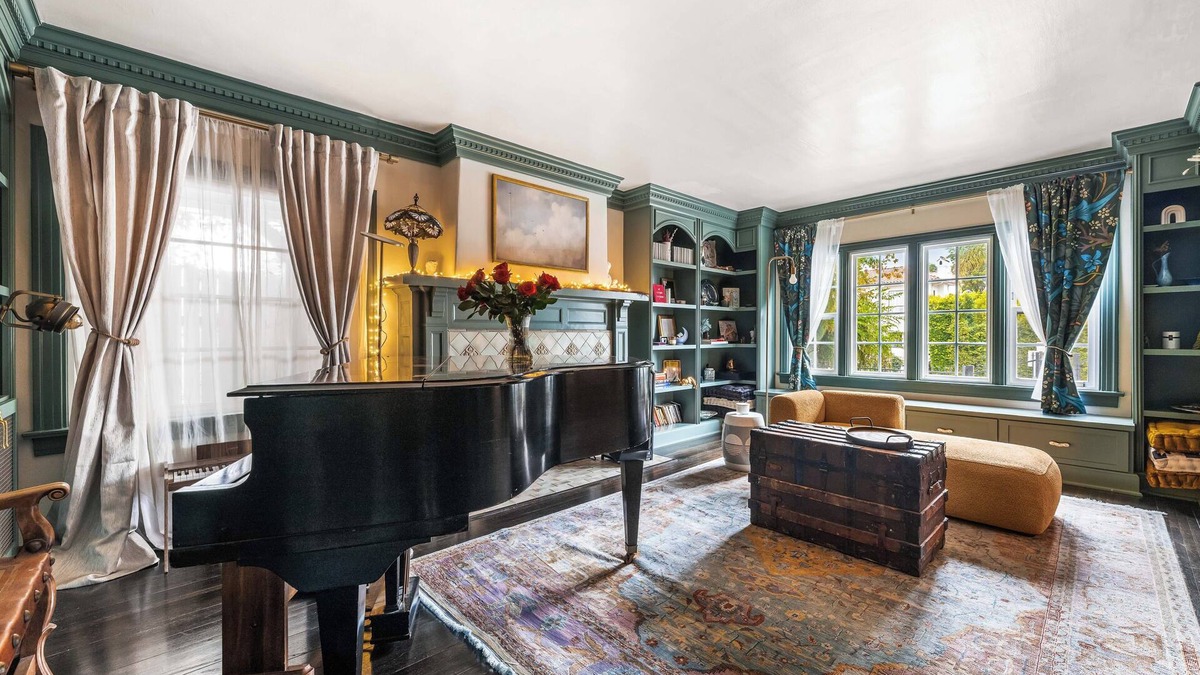 Hollywood House | Family Home with Office & GuestSuite In Hancock Park