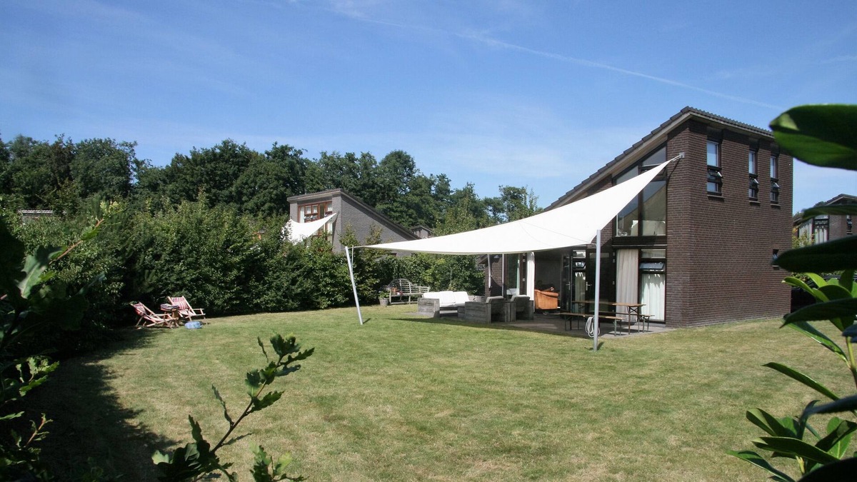 Schoorl Apartment | Family house, bright, 700m garden, close to Sea and forrest and dunes
