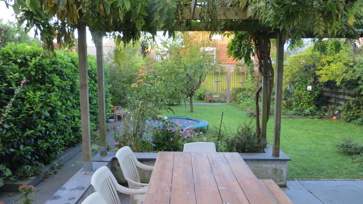 Weesp House | Family house close to Amsterdam with river view