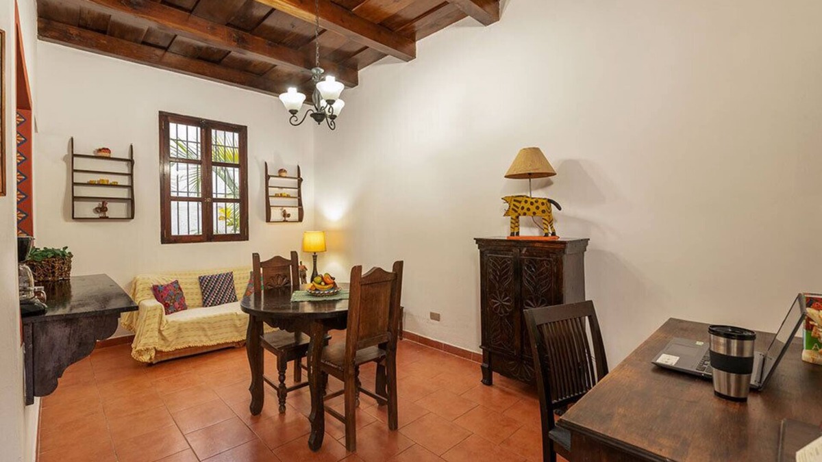 Antigua Guatemala Apartment | Family House + 3 Apartments very close to the park