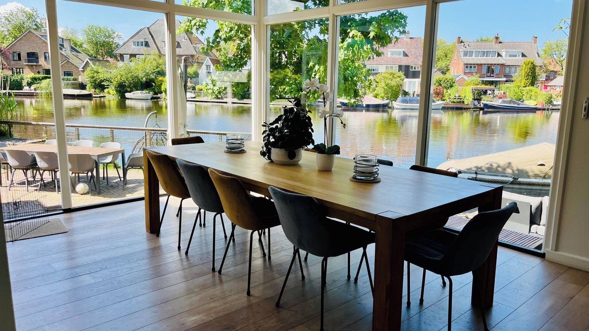 Heemstede House | Family house on a lake, close to Amsterdam, Haarlem and the beach!