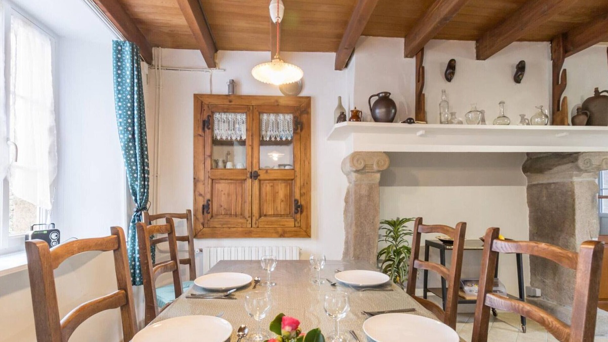 Eculleville Cottage | Family house with enclosed garden, WiFi, parking, close to beaches