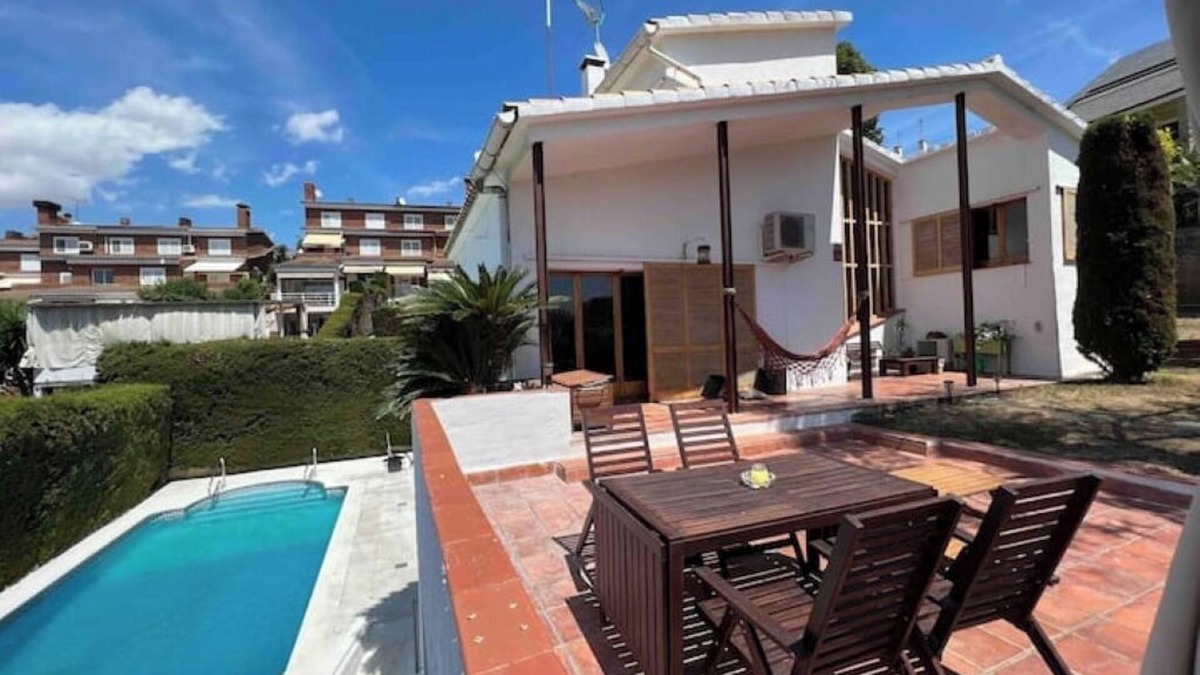 Teia House | Family house with pool on the beach