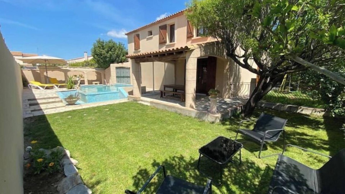 Poussan House | Family house with swimming pool "Villa Aldo" Meublé de tourisme* (furnished holiday accommodation)