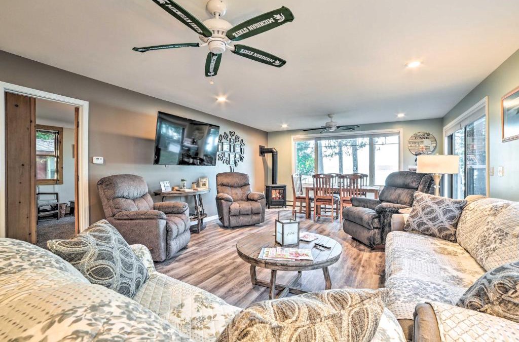 Higgins Lake House | Family Lakefront Retreat Fish, Boat and Hike!