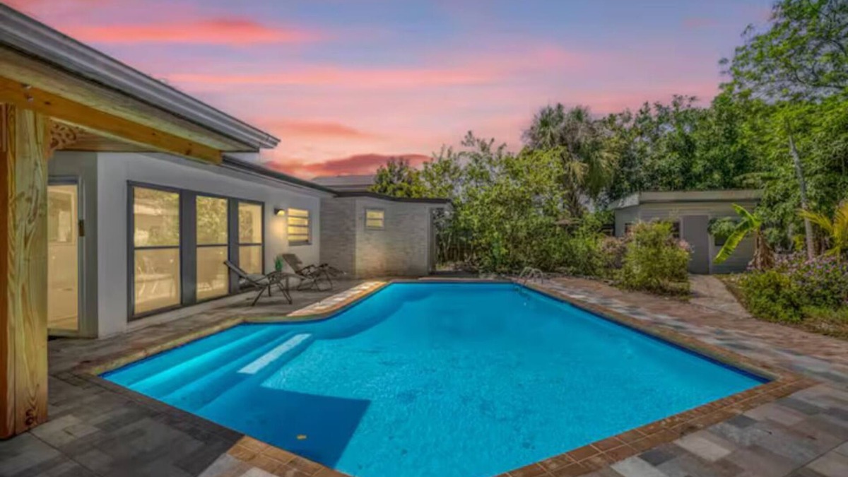 Bearss Plaza House | Family Paradise! 5BR, Pool, BBQ, MIL Suite