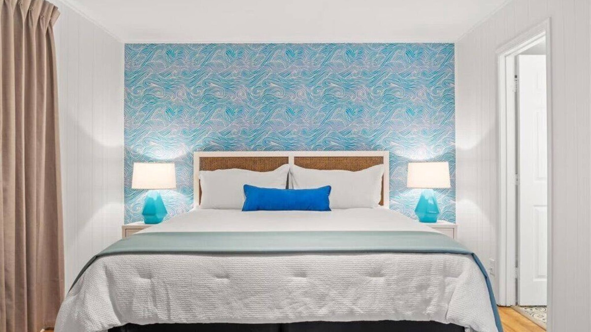 Crescent Beach Apartment | Family Pet-Friendly Getaway Beach Nest #3