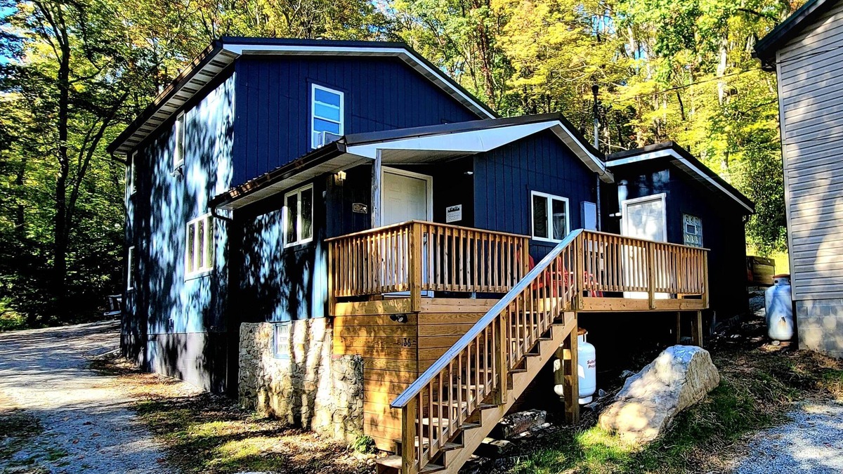 Jefferson Township Cabin | Family, Pet Friendly Cabin 5 minutes away from Hidden Valley Resort!