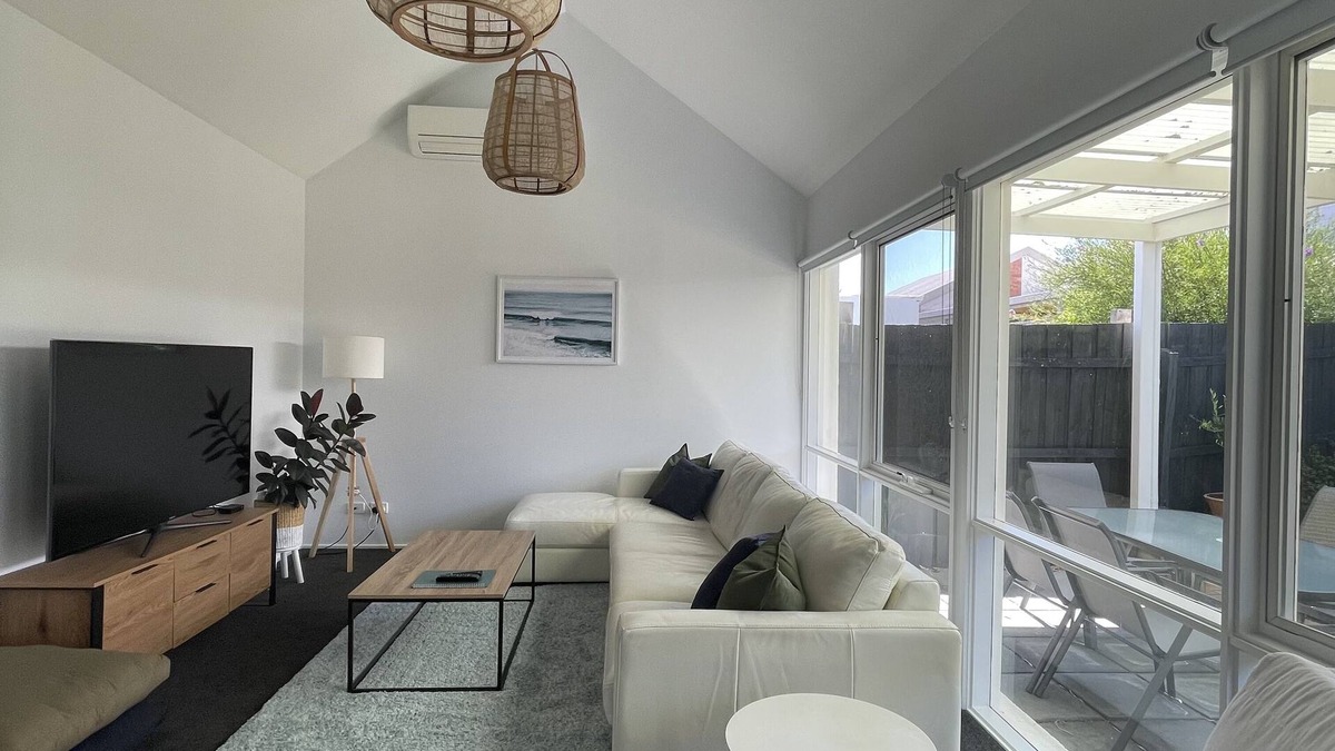 Torquay House | Family & Pet Friendly - Only 1 Block From The Beach & Flying Fox Playground