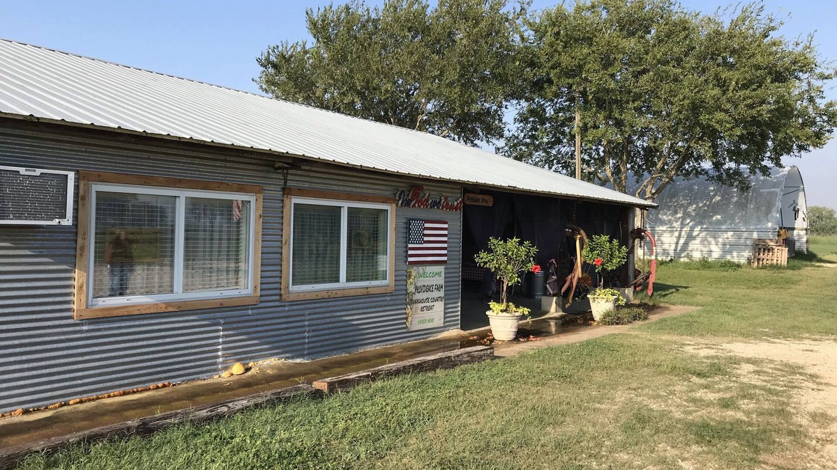 Waelder House | Family/pet friendly retreat, convenient to Austin, and south central Texas.