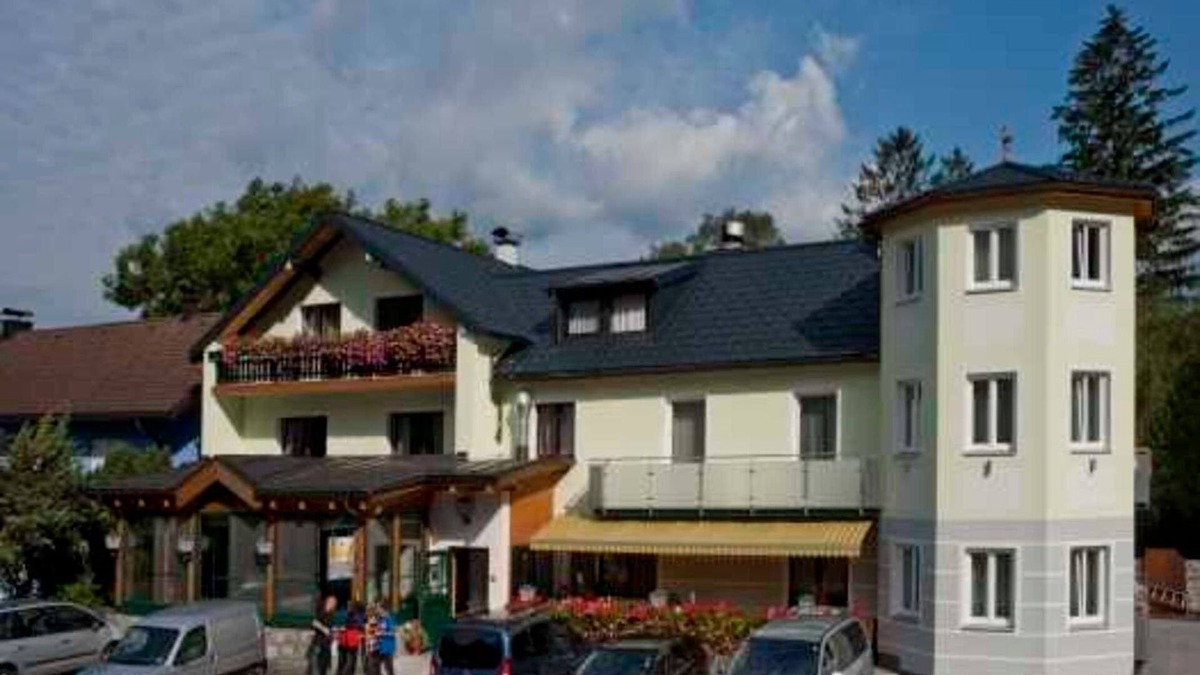 Weissenbach am Attersee Cottage | Family room 1 - Attersee-Hotel zur Nixe Smart