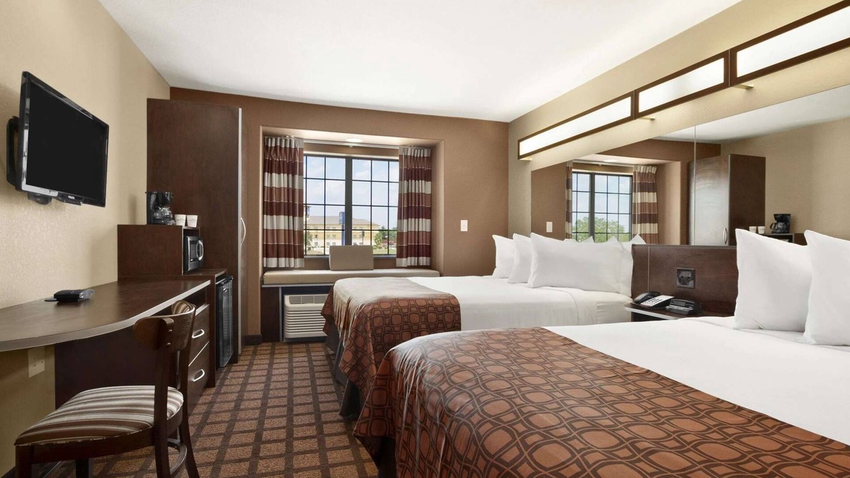 Gonzales House | Family Ready Rooms Close to Palmetto State Park | 4 Budget Wise Rooms