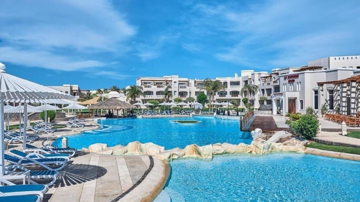 Al Mamsha El Seyahi Hotel | Family Relaxation in Spacious Room Near Sand City Hurghada – 4 Miles Away