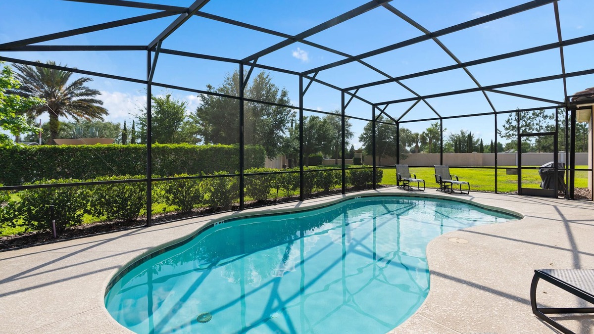 Briargrove House | FAMILY Resort Home Near Disney & Universal - Private SW Facing Pool + Game Room