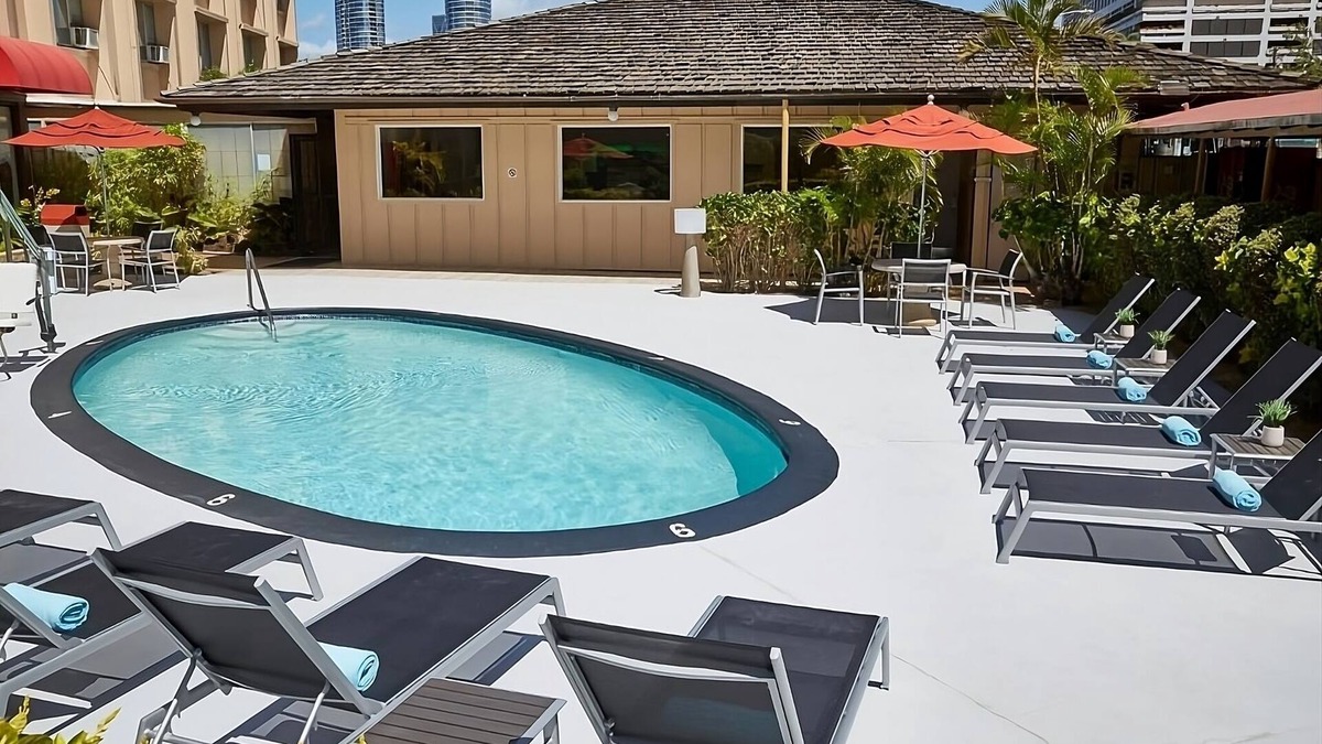 Ala Moana House | Family Retreat! 3 Great Units, Pet-Friendly, Onsite Pool, Near Great Lawn