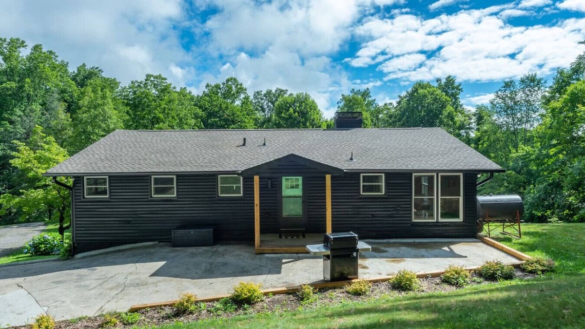 Waynesville House | Family Retreat, Fire Pit, Grill, and 4.5 Acres!
