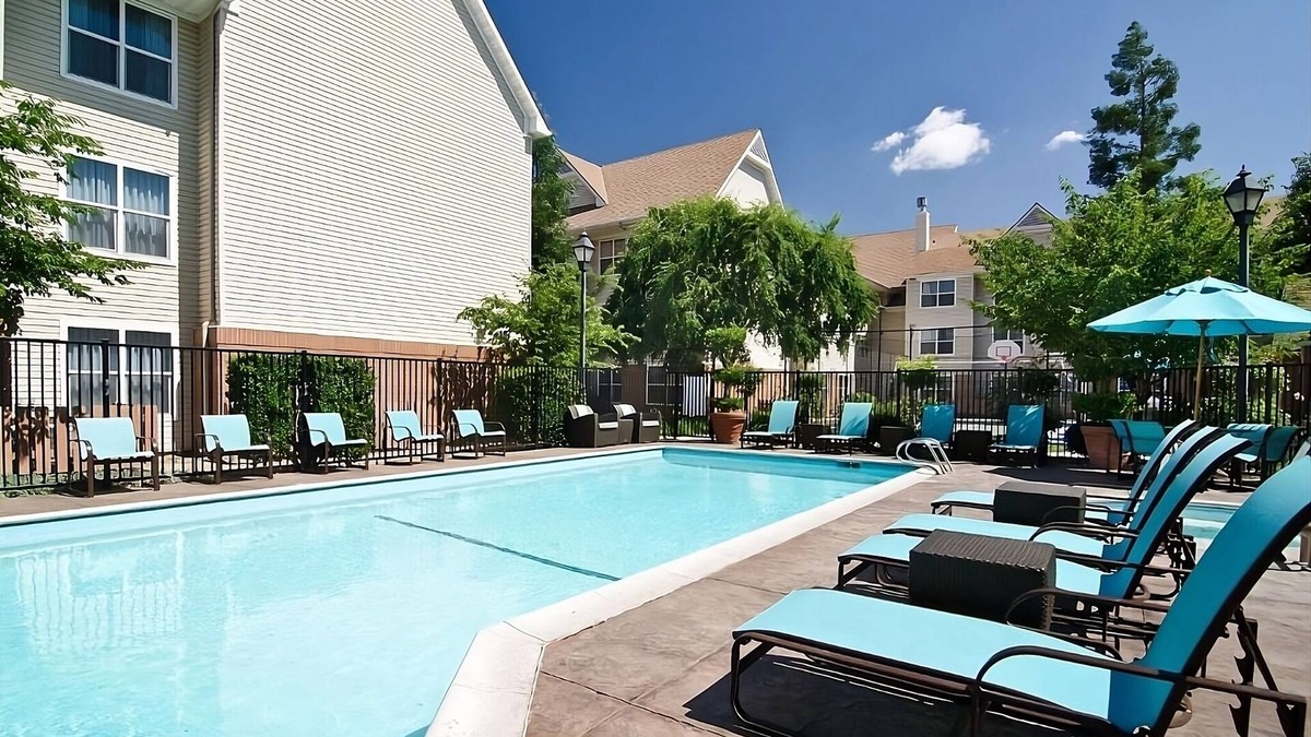 Raisin Hotel | Family Retreat in Central Fresno | 2 Suites w/Kitchen | Free Parking
